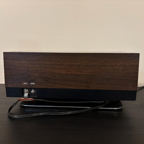 Vintage Zenith K421W AM/FM Solid State Radio – Woodgrain Mid-Century Receiver - Picture 5 of 9